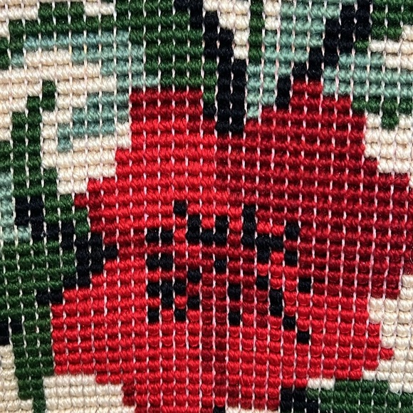 Vintage Latch Hook Rug Wall Art, red florals, Woven Fibre Wall Hanging - Picture 8 of 8